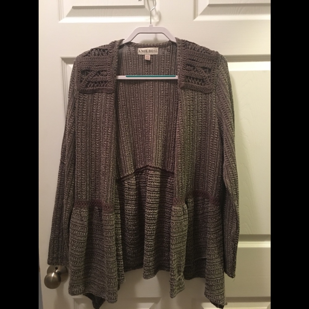 XXL Knox Rose long sleeve sweater.